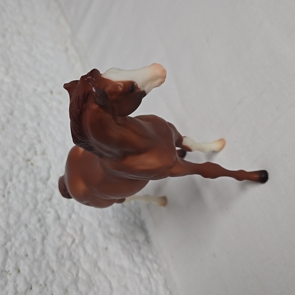 2 Breyer Reeves Horses 4" - 5" Pinto Chestnut Nice Condition Freestanding - Picture 6 of 16